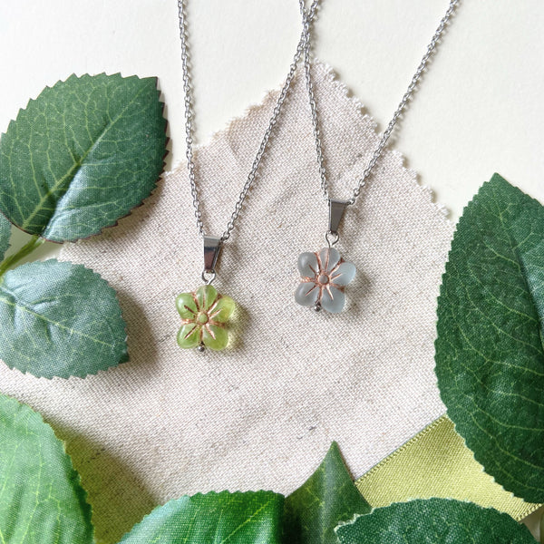 Pendant necklaces - flower set